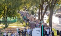 New UND students file into the area in front of the Chester Fritz Library for the traditional new freshmen photo, during Welcome Weekend 2021, Aug. 21, 2021. UND photo.