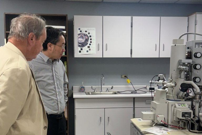 Dr.-White-visits-SCM