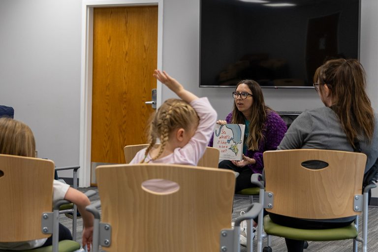Chelsea Hughes reading to a group of children