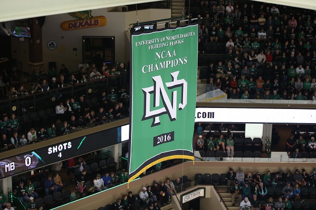 UND raises 8th hockey banner