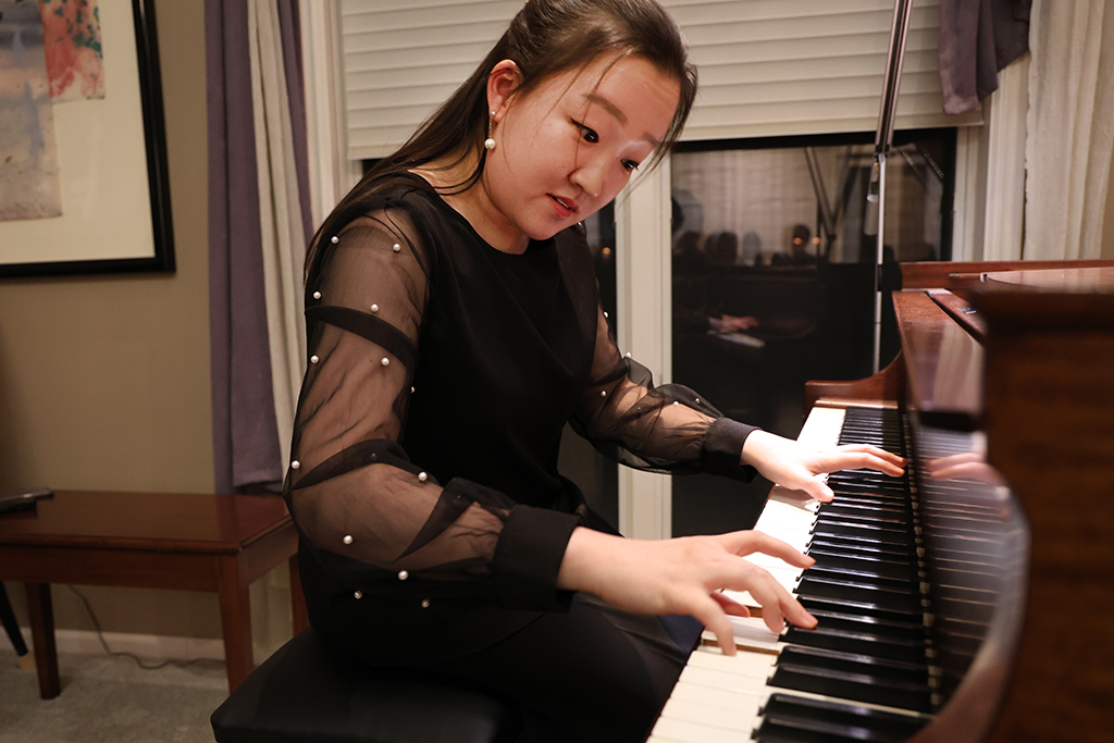 Eunsong Grace Kim at piano