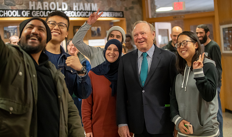 Harold Hamm takes selfie with students