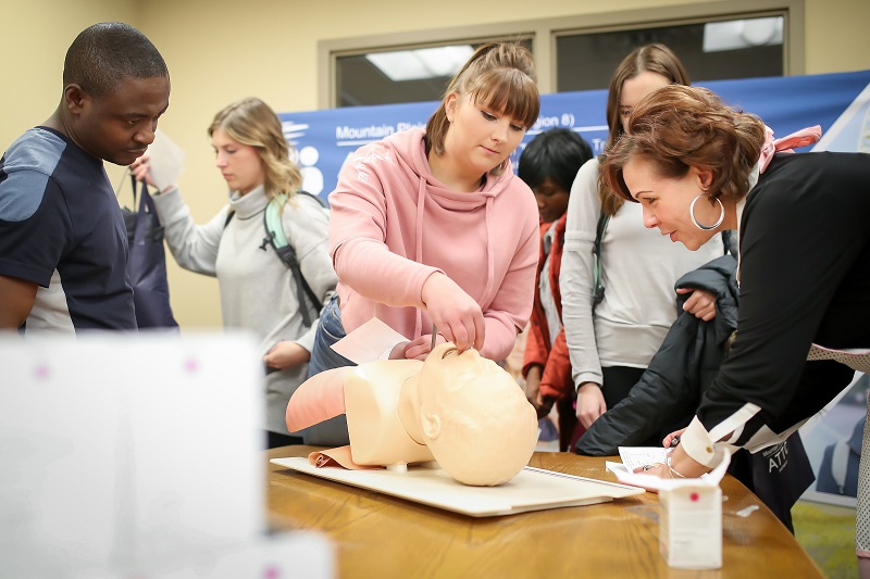 Students demonstrating on mannequin head