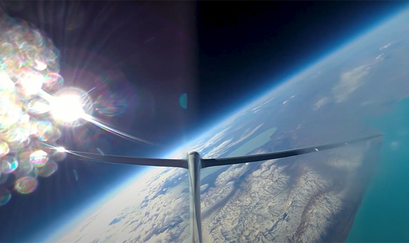 Tail camera of perlan glider in high altitude