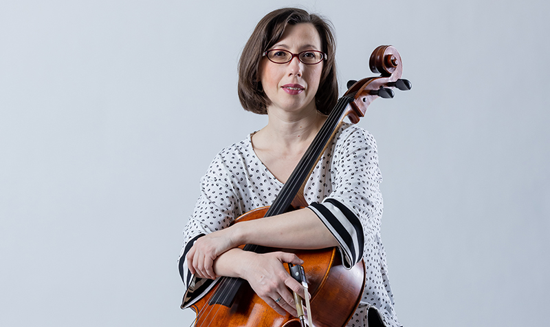 Simona Barbu holding cello