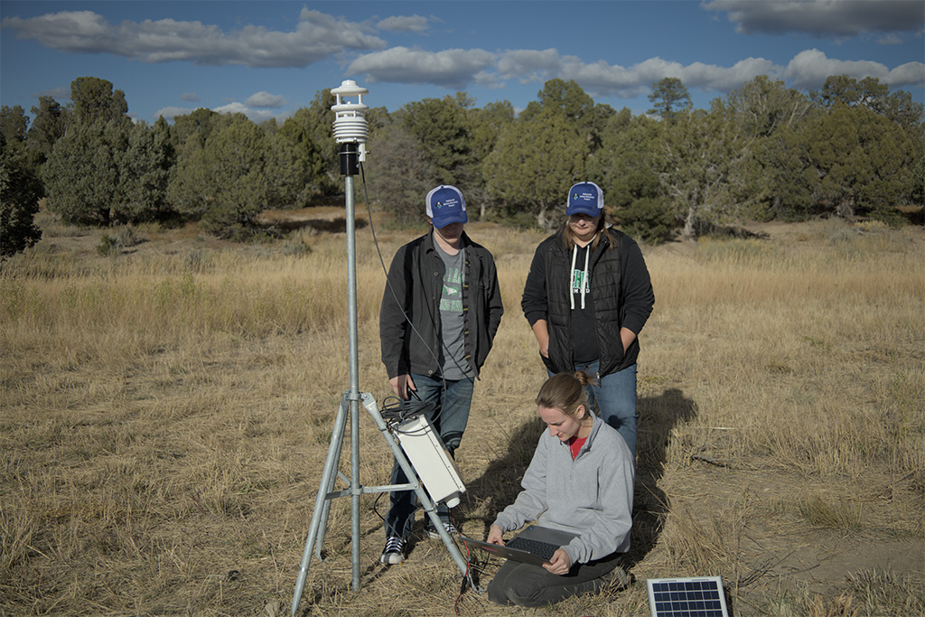 students at ground station