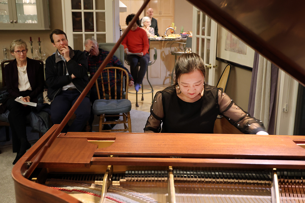 Eunsong Grace Kim at piano