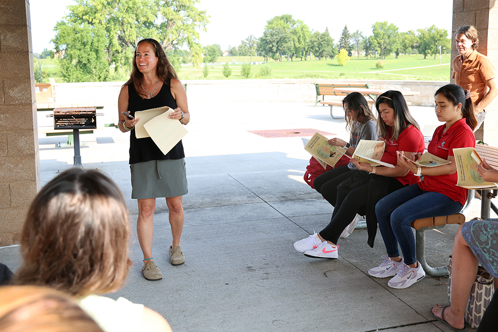 julie robinson goes over native american essential understandings
