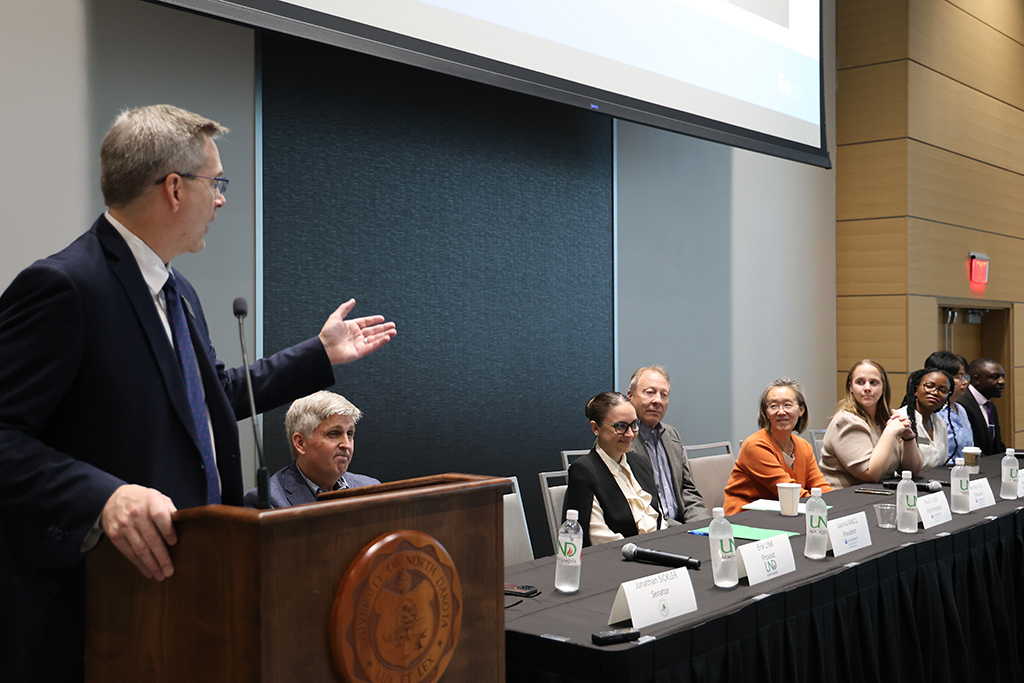 Provost Eric Link speaks at Fulbright event.