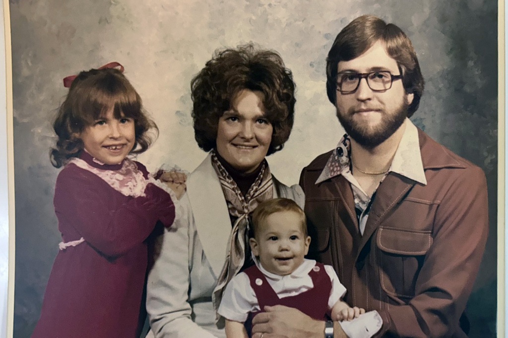 Photo of the family of Dr. Pat Moore (M.D. ’76).