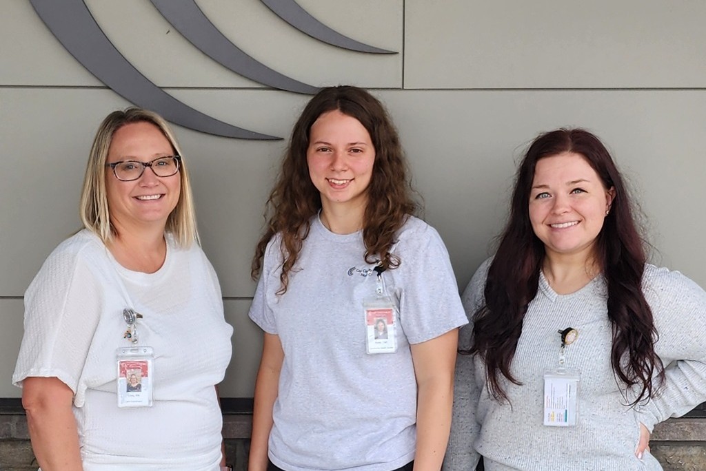 Photo of Vicky Schantz, Kylee Schmiesing and AnnaAnderson