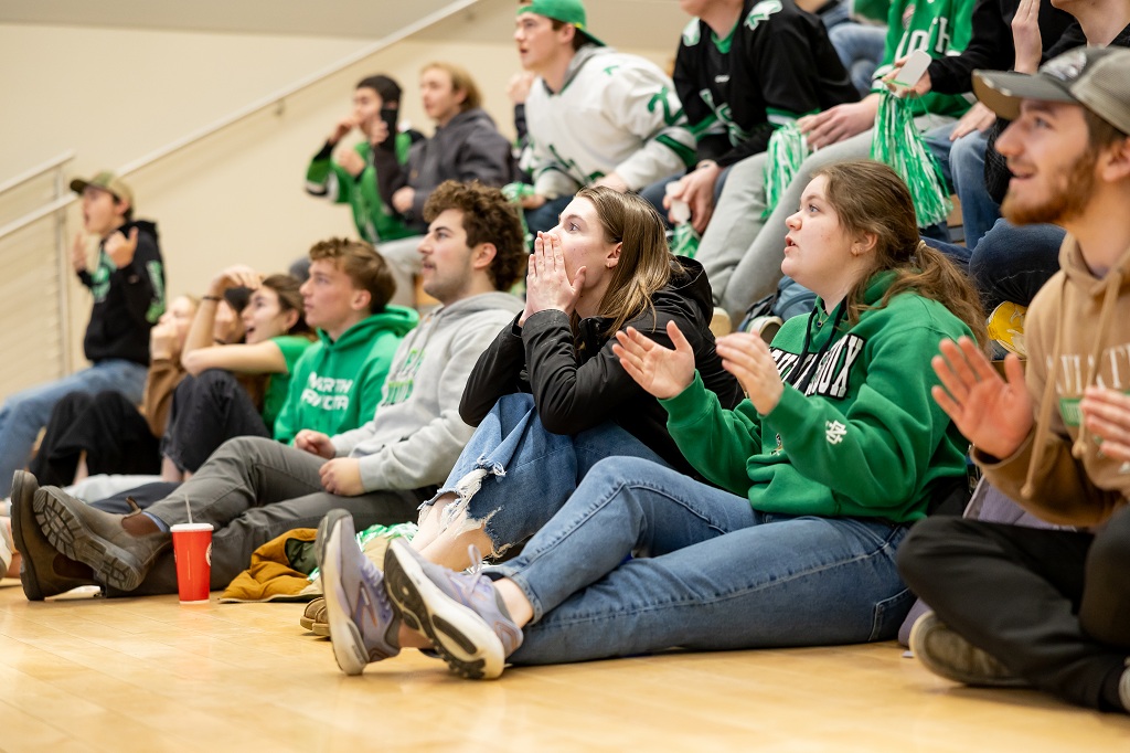 Students reacting to hockey game